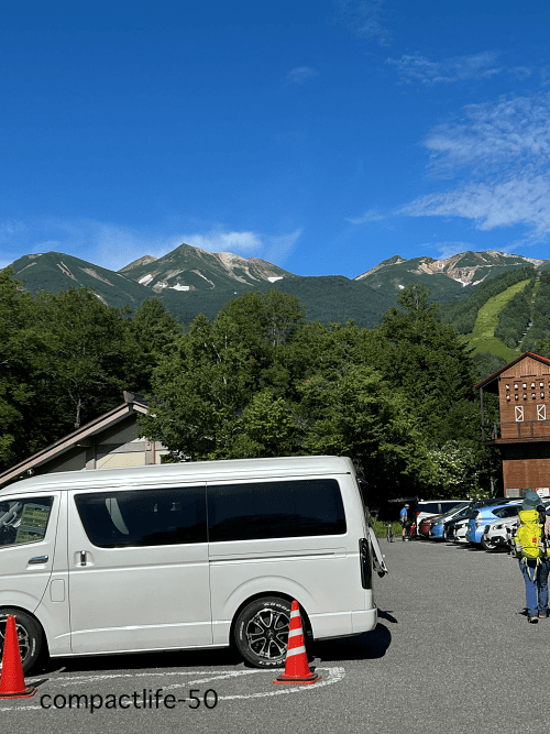 シャトルバス乗り場の駐車場