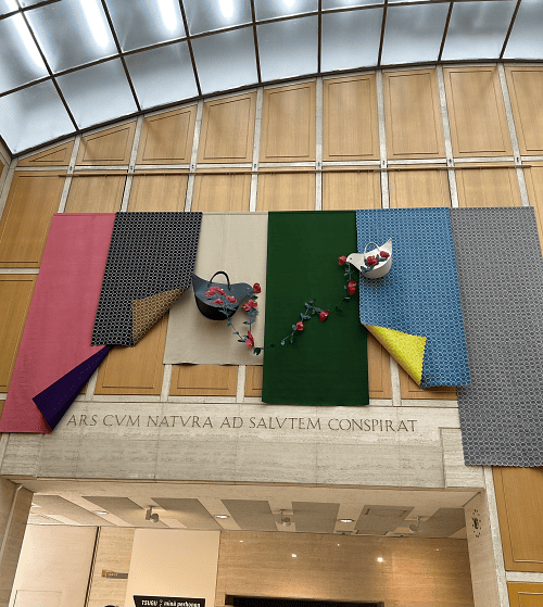 入り口の鳥バッグ